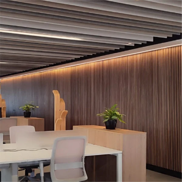 Paneles acústicos Kuaiet Wood de PET con terminación símil madera