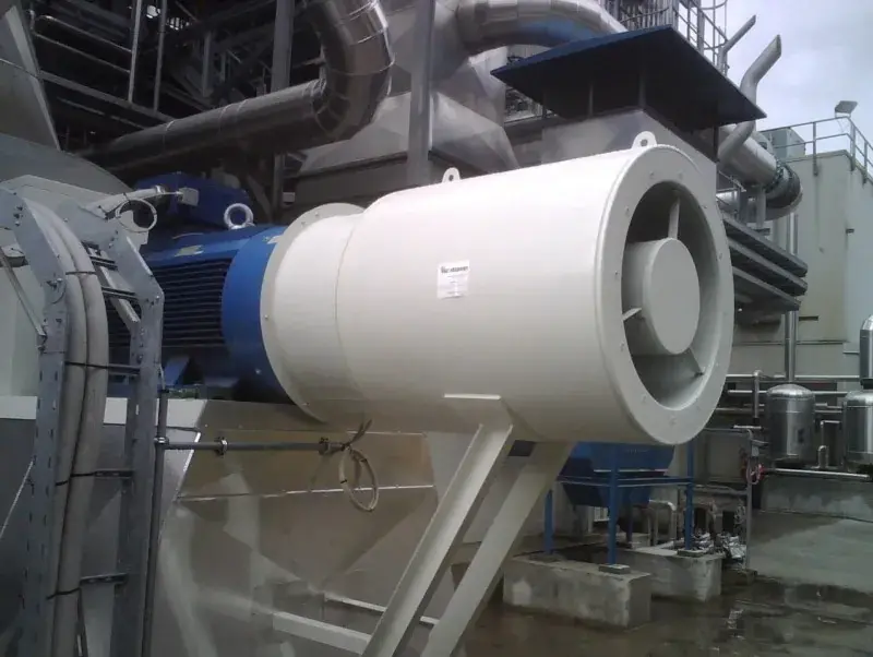 Silenciador para ventilador instalado en una planta industrial